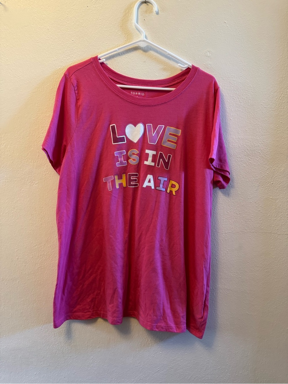 Torrid Plus Size 2 Pink Love Is In The Air Graphic Tee Shirt 2X